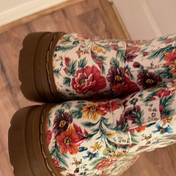 Nature Breeze, flowers, red, blue, yellow color boots 👢,size10,5-11 USA. - Picture 3 of 12
